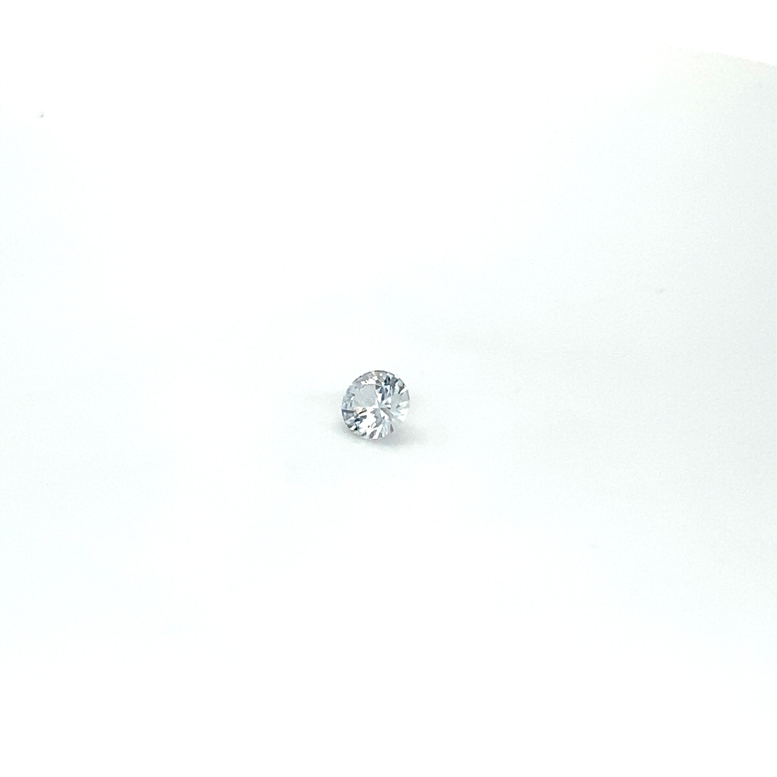 white-round-Sapphire-573.3