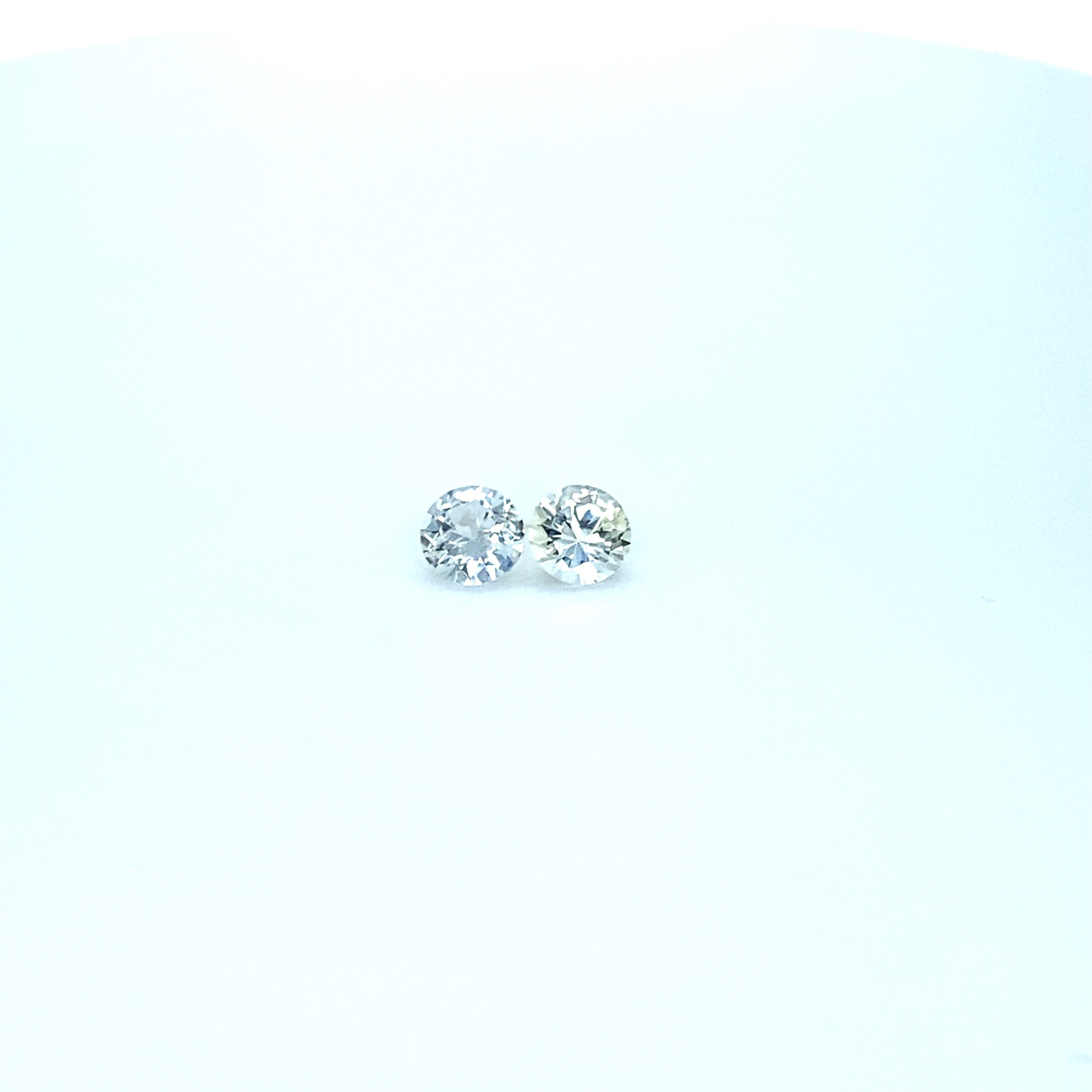 white-round-Sapphire-906