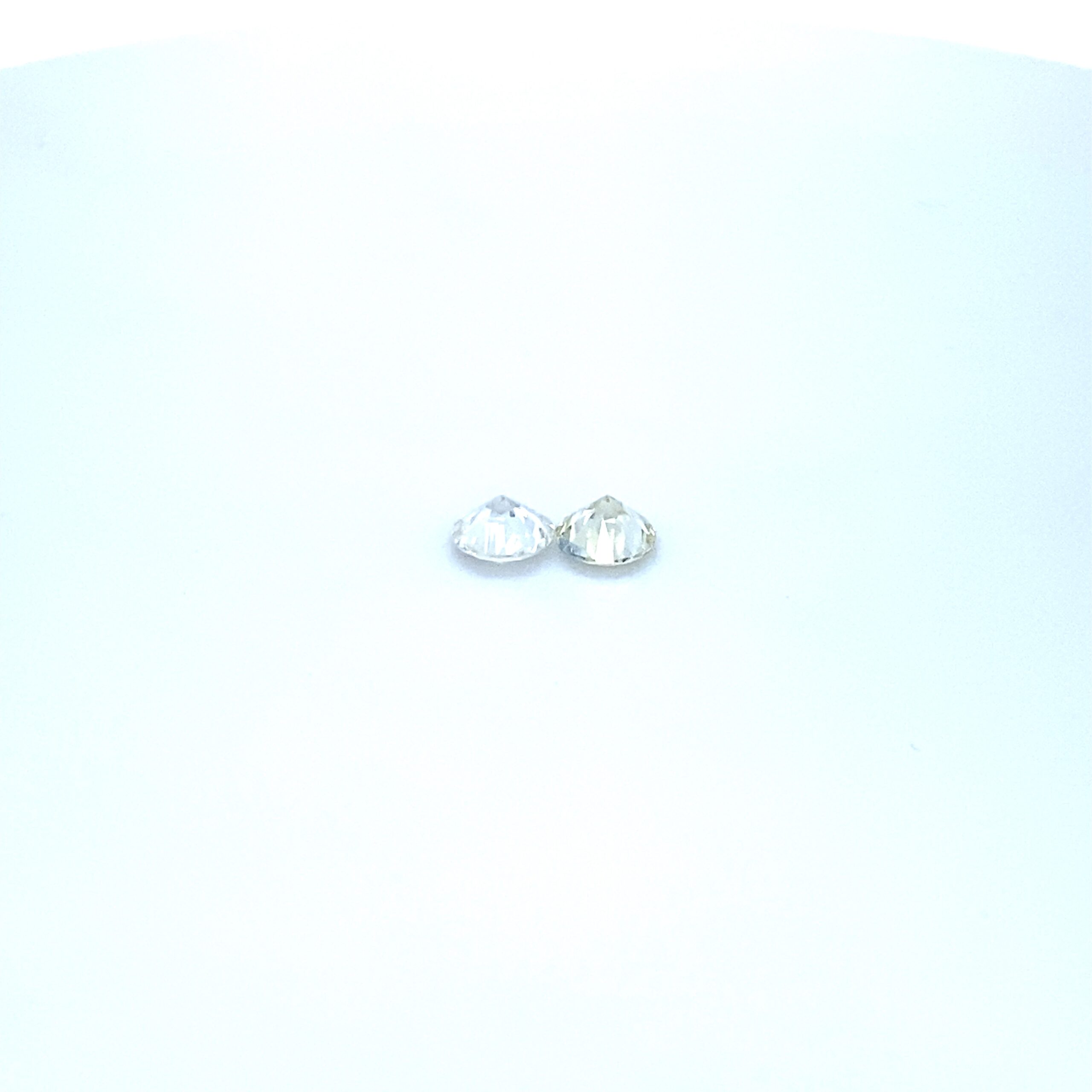 white-round-Sapphire-906